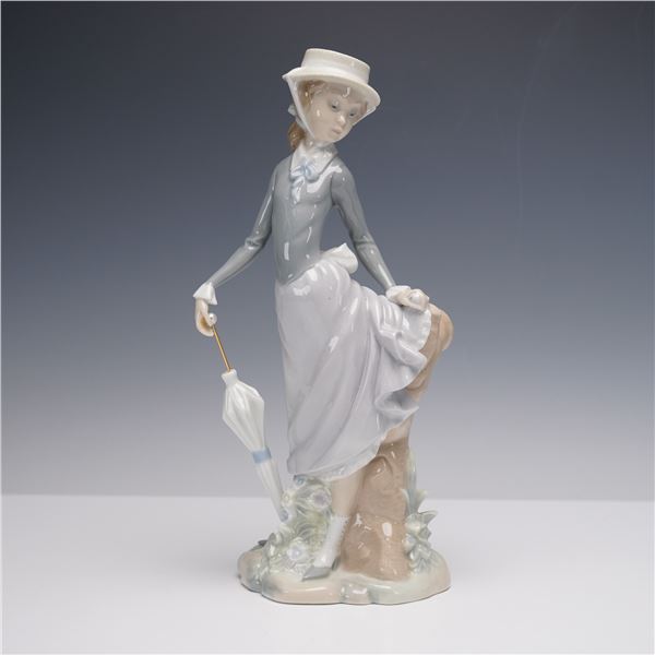Lladro Porcelain Figurine, Young Lady in Trouble 1004912