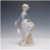 Image 1 : Lladro Porcelain Figurine, Young Lady in Trouble 1004912