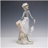 Image 2 : Lladro Porcelain Figurine, Young Lady in Trouble 1004912