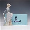 Image 3 : Lladro Porcelain Figurine, Young Lady in Trouble 1004912