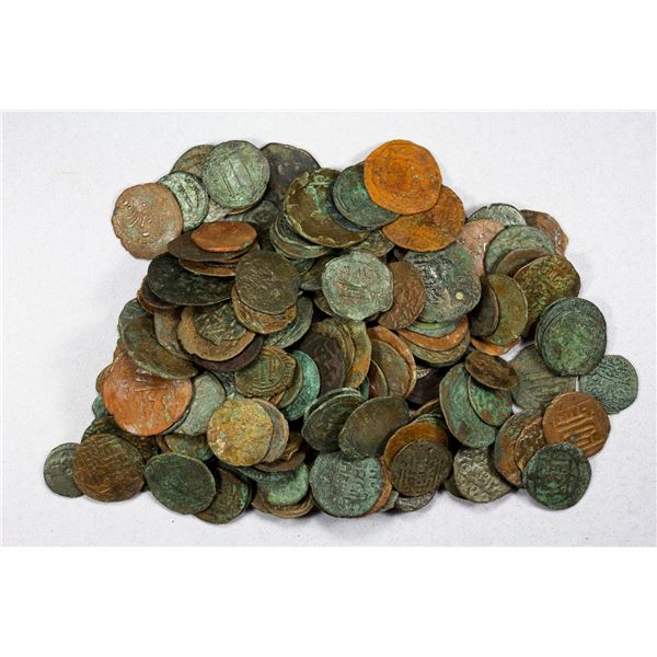 MEDIEVAL ISLAMIC: LOT of 218 copper fulus