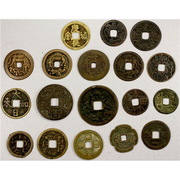 JAPAN: LOT of 18 charms