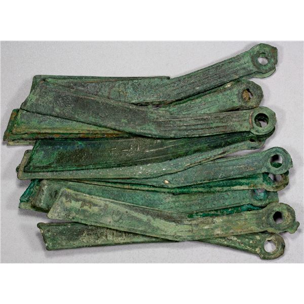 WARRING STATES: LOT of 16 knives
