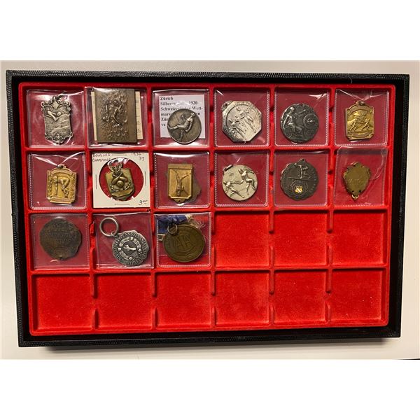 WORLDWIDE: LOT of 37 medals