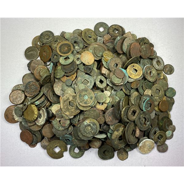WORLDWIDE: LOT of 692 coins