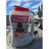 Image 2 : Pallet Lot of Windsor Ice Melt Lot of  108 Shaker Jars, 5.44 Kg Each