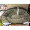 Image 2 : Kirkland Signature Pet Bed, 41x31x9″ , Gray