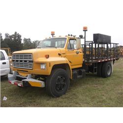 1987 FORD F800 STAKE BODY,