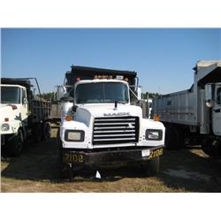 1993 MACK RD690S T/A DUMP,