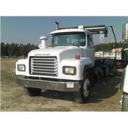 1999 MACK RD694S T/A ROLLOFF,