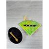 Image 5 : 5 Vintage Brooches in Case
