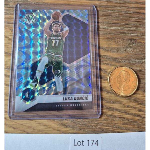 Luka Dončić 2020-21 Mosaic Prizm (Green Uniform) - Basketball Card
