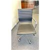 Image 3 : GLASS TOP 84" X 36" MODERN EXECUTIVE OFFICE DESK & 2 BLACK MOBILE MODERN TASK CHAIRS