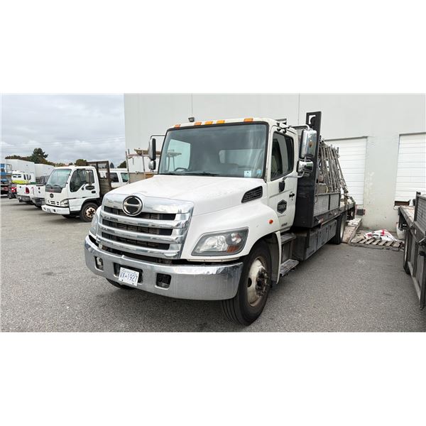 2014 HINO 268, 2DR FLATDECK PU, WHITE, VIN 2AYNF8JT3E3S13397,