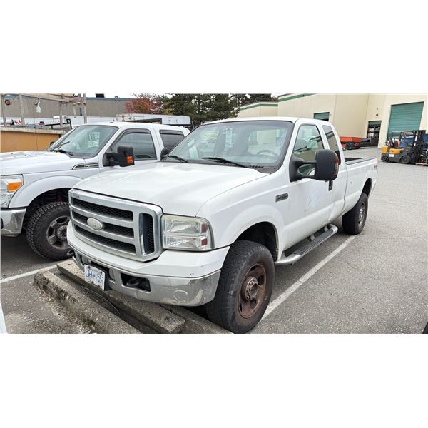 2007 FORD F-350 FX4 SUPERDUTY, 2DR WITH 2 COACH DOORS PU, WHITE, VIN 1FTWX31597EA25364,