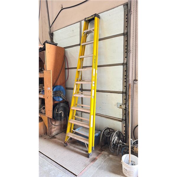 FEATHERLITE YELLOW 10' FIBERGLASS LADDER