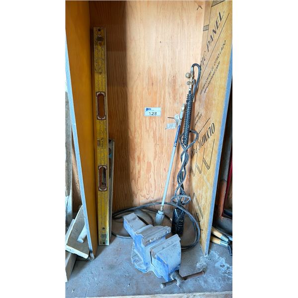 BENCH VICE, TORCH NOZZLES & 2 LEVELS