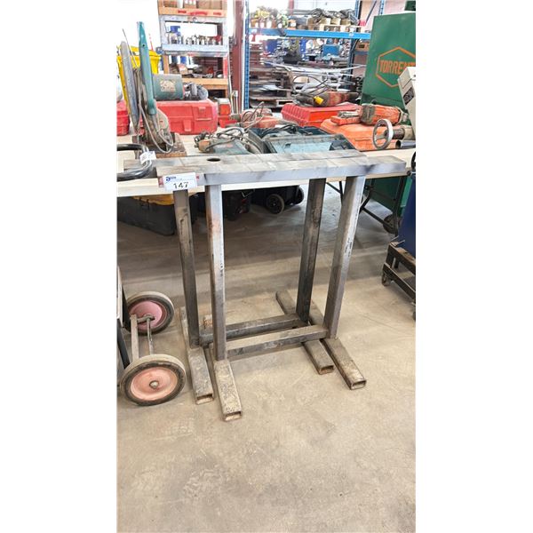 2 HEAVY DUTY METAL SAW HORSES