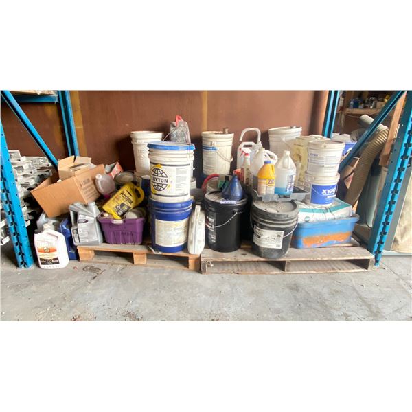 LARGE GROUP OF ASSORTED LUBRICANTS/COMPOUNDS/PAINTS/SOLVENTS/CONCRETE AND MORE