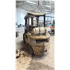 Image 3 : 2004 CAT MODEL P-7000 PROPANE FORKLIFT (2035 HRS) - 6500 LBS CAPACITY/3 STAGE BOOM/4FT