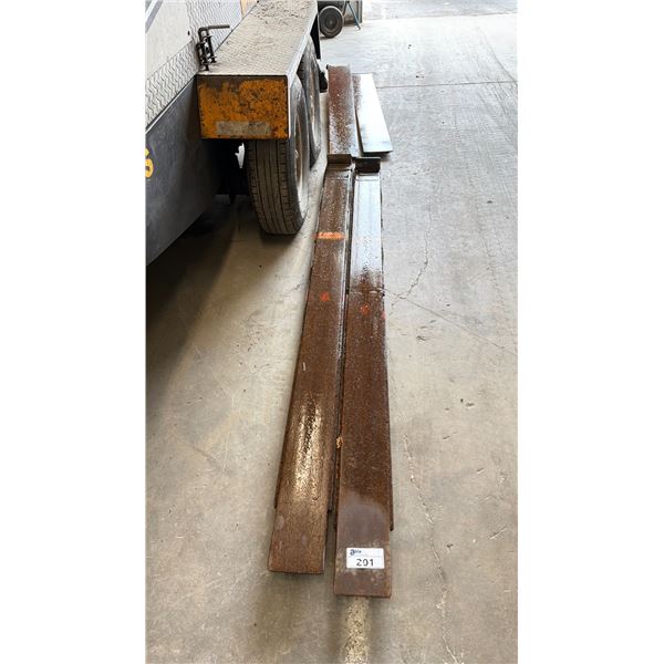 2 PAIRS OF FORKLIFT EXTENSION FORKS - 92" AND 62"