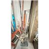 Image 3 : ASSORTED INDUSTRIAL TOOLS INCLUDING PIPE WRENCHES, JACKS, MECHANICS VICES & SQUARES/LEVELS