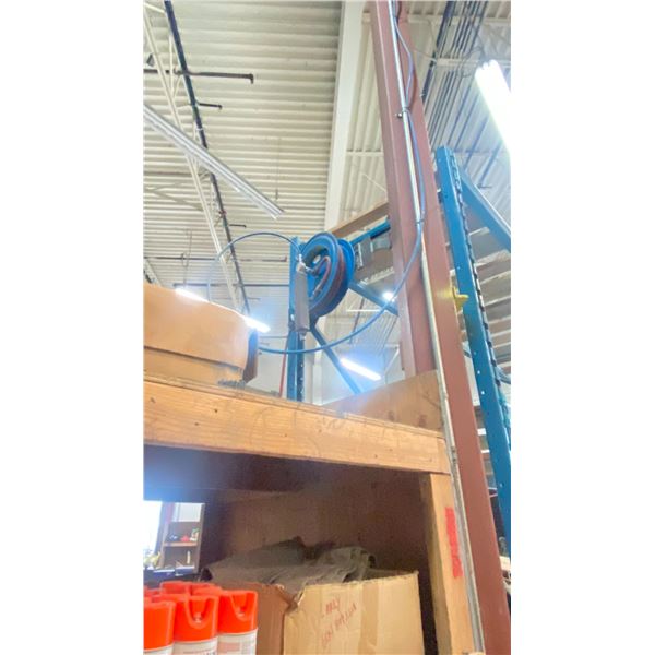 RETRACTABLE WALL MOUNT AIRLINE HOSE REEL WITH APPROXIMATELY 50 FOOT LINE