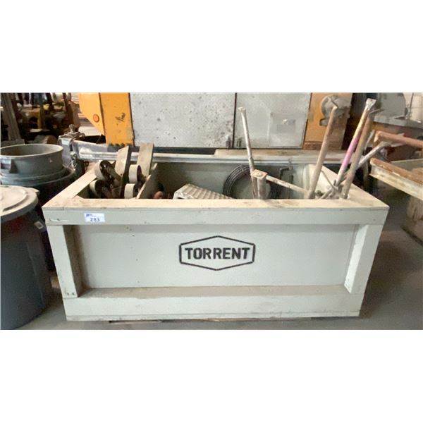 LARGE WOODEN CRATE OF PIPE BENDERS, PIPE THREADERS & CUTTING EQUIPMENT, ASSORTED AIRLINE HOSE,
