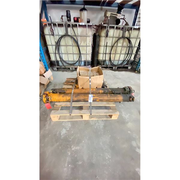 PALLET WITH 8 ASSORTED INDUSTRIAL HEAVY MACHINE HYDRAULIC CYLINDERS