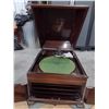 Image 4 : Victorola talking machine