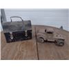 Image 1 : tin toy truck and lunch box