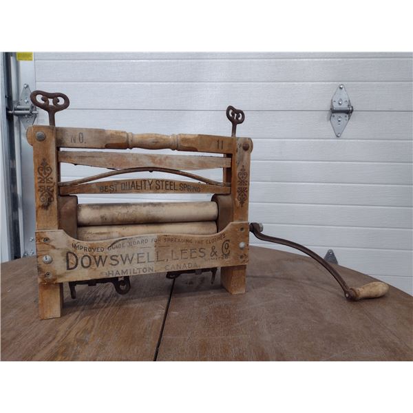 Dowswell, Lee's & Co clothes wringer