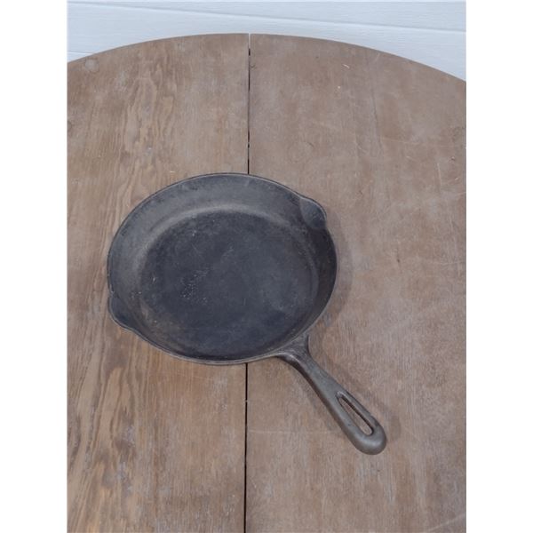 Findlay #8 cast iron 10inch  skillet