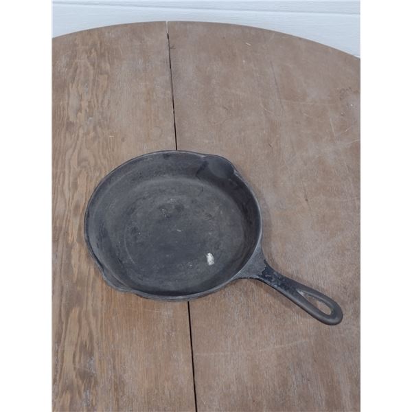 Wagner Ware 9" cast iron skillet