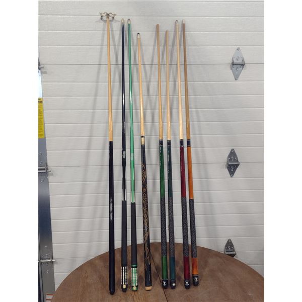 7 pool cues and a granny.