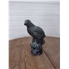 Image 1 : eagle sculpture