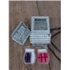 Image 2 : Scentsy wax melter with two partial packages of wax