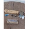 Image 1 : Rug hooker and extras