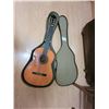 Image 1 : Yamaha Guitar & Case B