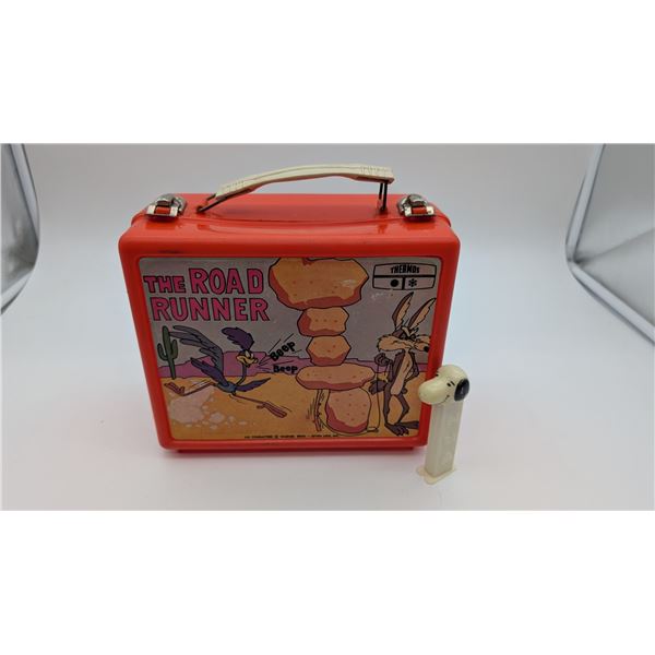 Retro collectors Road Runner lunch box and snoopy PEZ