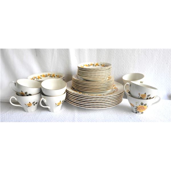 Ridgeway 'Golden Rose' Dinnerware A