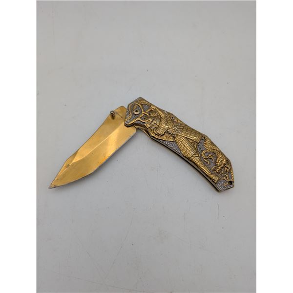 gold colored lockblade knife w/ samurai motif on handle (ck17)