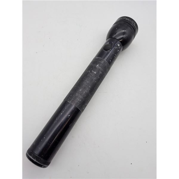 Mag-lite all metal flashlight (ca33)