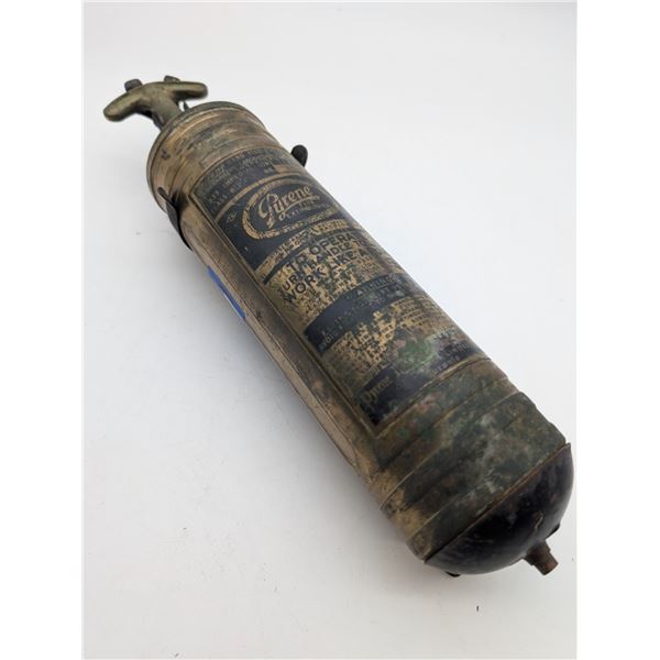 vintage brass Pyrene fire extinguisher. (ct31)