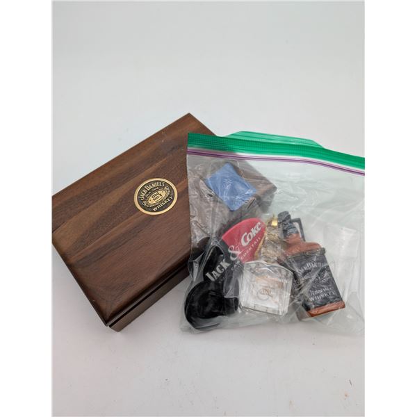 Jack Daniels promotional merchandise and collectors wooden box. (ct31)