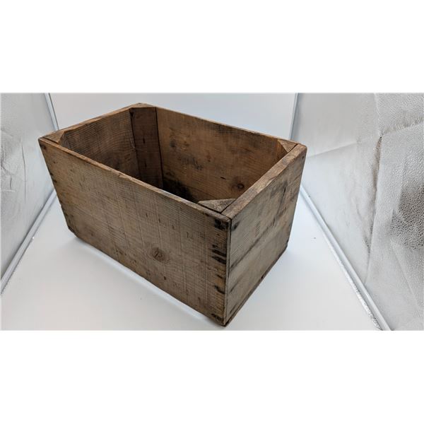 Vintage wooden crate (ct31)