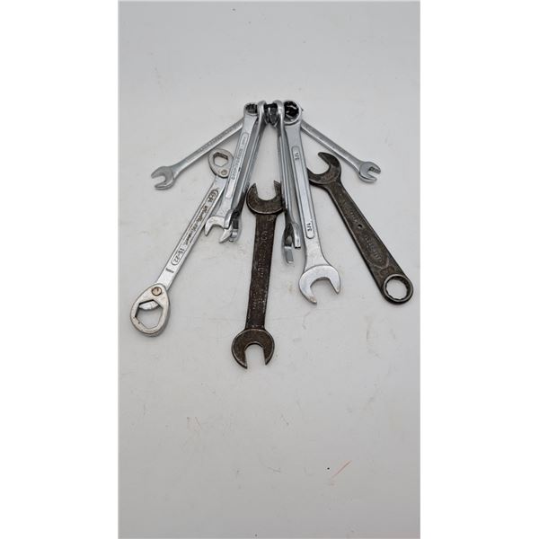 assorted collection of wrenches and hands tools (ca33)