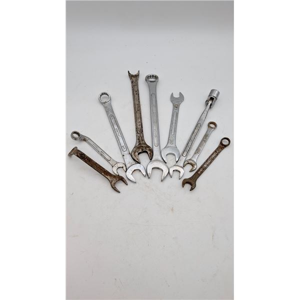 assorted collection of wrenches and hands tools (ca33)