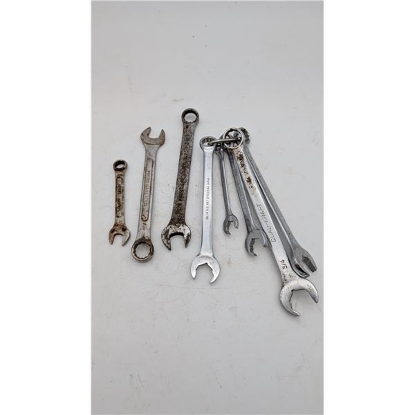 assorted collection of wrenches and hands tools (ca33)