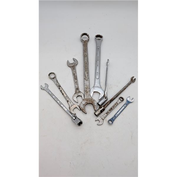 assorted collection of wrenches and hands tools (ca33)